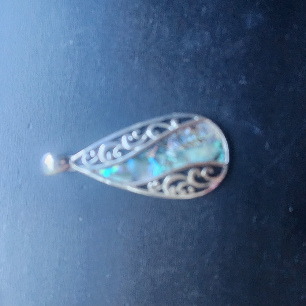 Elegant Silver and Abalone Teardrop Pendant (No Chain) - Picture 2 of 3